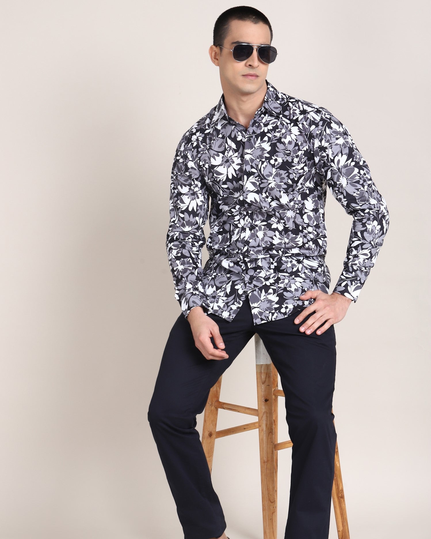 Monsui shirt adorned with beautiful floral patterns