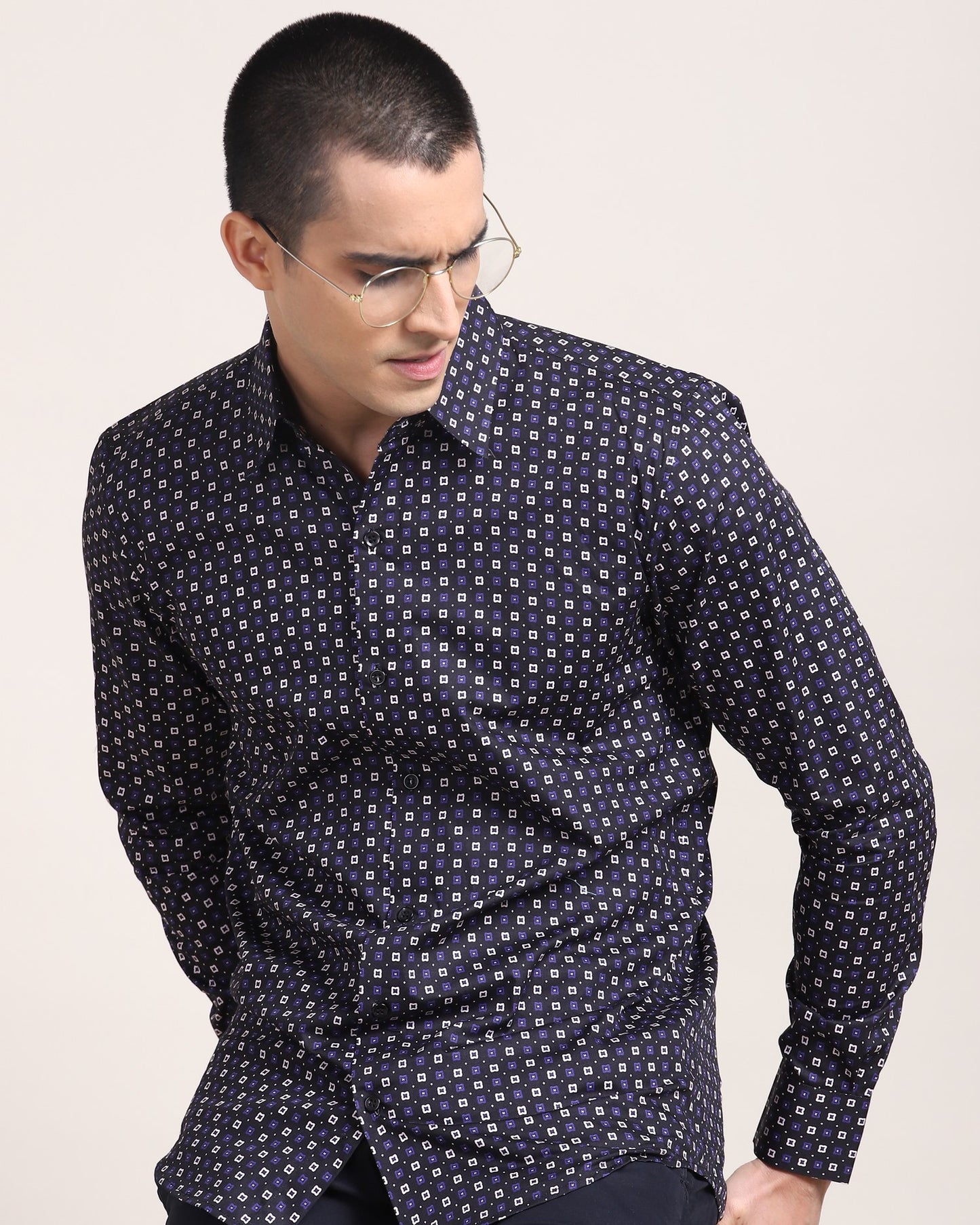 Close-up of Monsui's Printed Shirt for Semi-Business Look