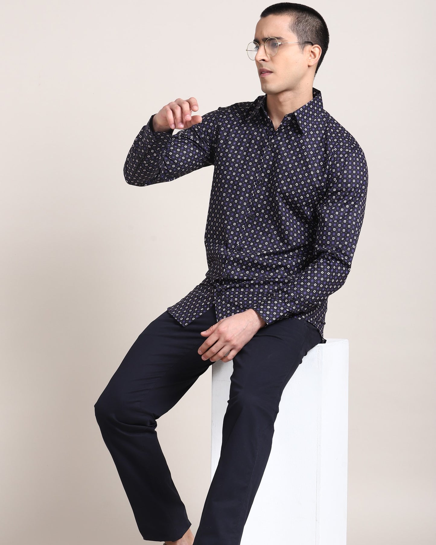 Fashionable shirt for achieving a semi-business look by Monsui