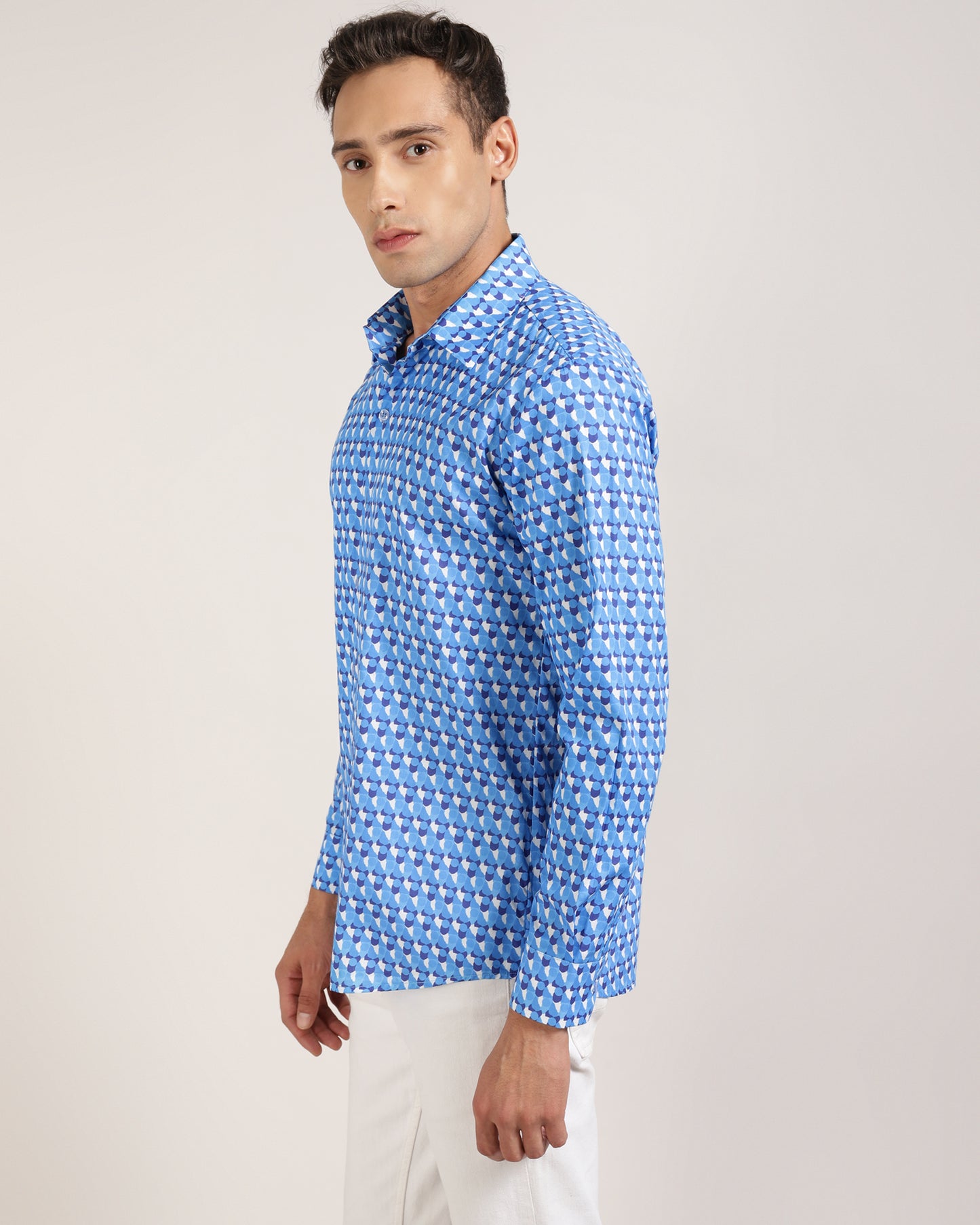 The perfect white and light blue shirt for any occasion