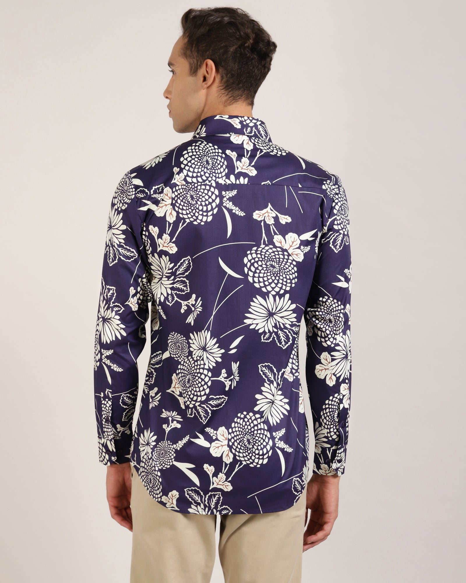 "Monsui Shirt with a Beautiful Floral Print"