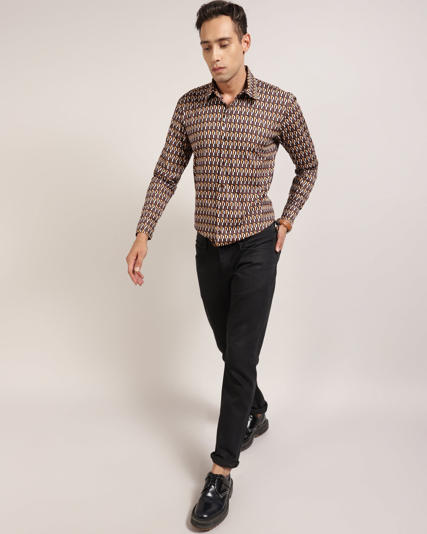 Stylish geometric pattern shirt in 100% premium cotton